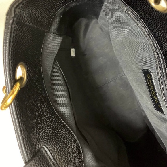 CHANEL Petite Shopping Tote (PST) in quilted caviar leather - Picture 14 of 15
